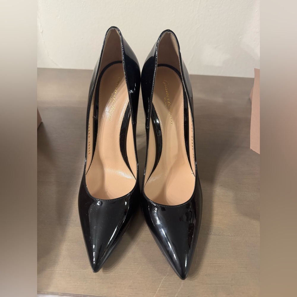 Gianvito Rossi Black Patent Pumps size 38.5